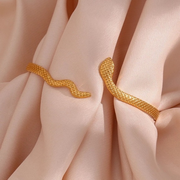 18K GOLD ADJUSTABLE BANGLE CUFF BRACELET, NICE BRACELET, CUTE BRACELET - Picture 4 of 7